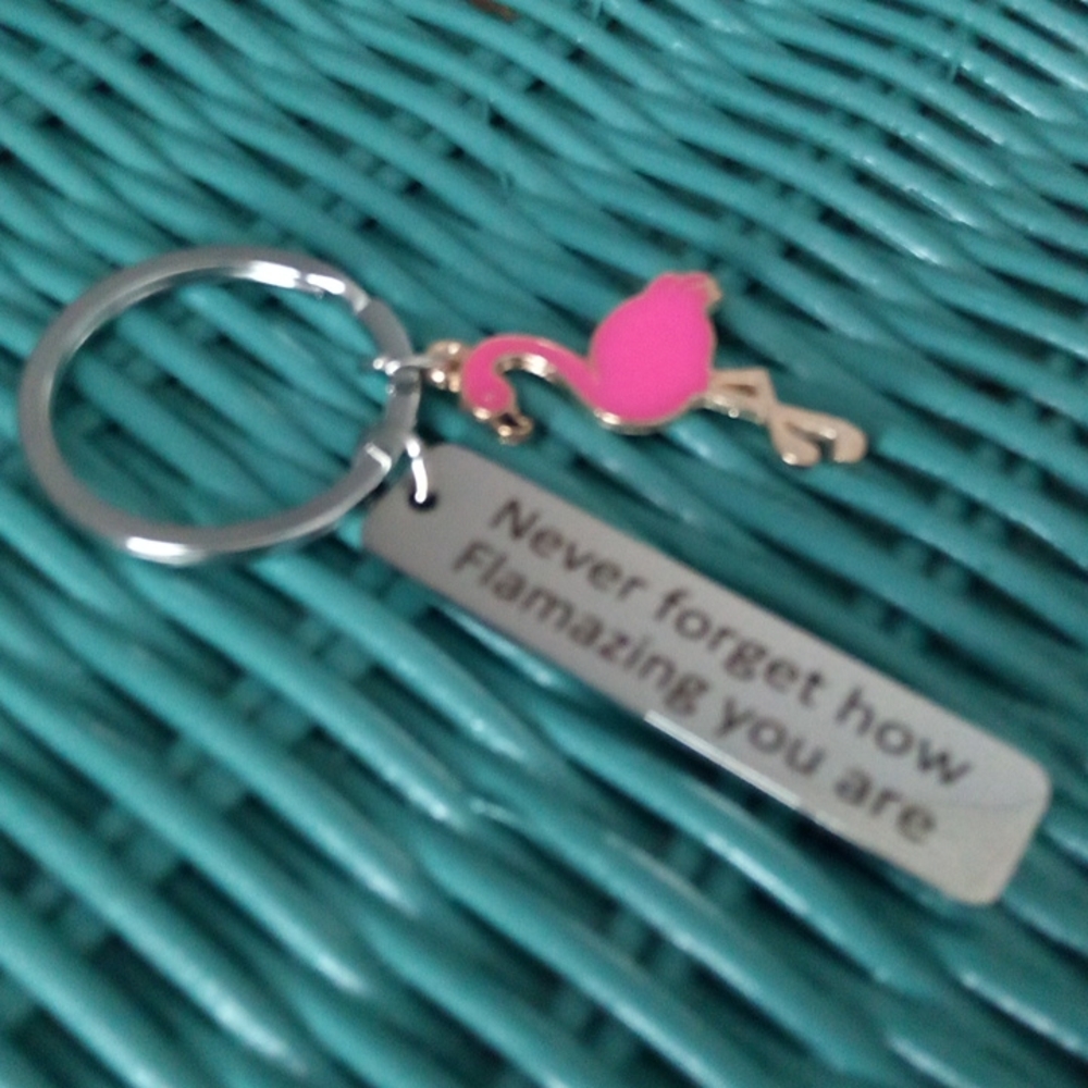 🆕 Flamingo 🦩 Keychain - Picture 2 of 3